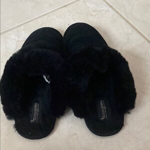 Koolaburra Women's Black Slippers